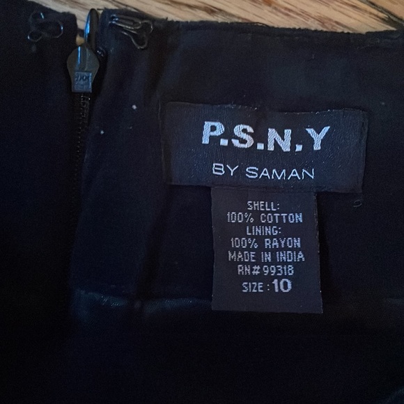 Never worn velvet skirt. Fully lined.Embroidery  flowers on front. - Picture 4 of 4